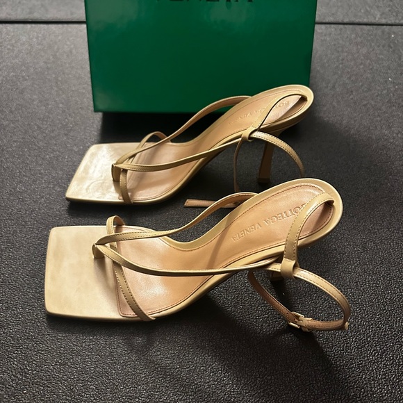 Authentic BOTTEGA VENTA Stretch Strap Sandal - Picture 2 of 14